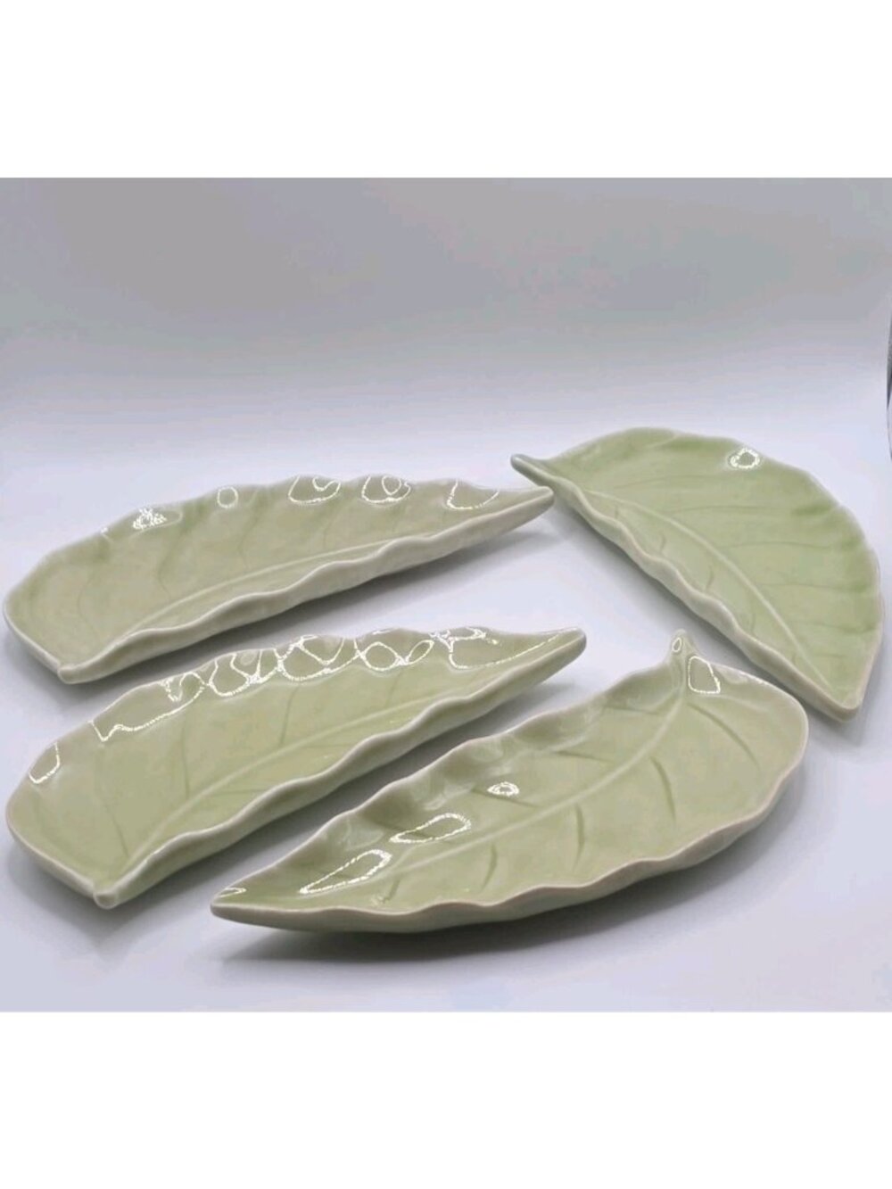 Set of 4 Retired Crate & Barrel Sage Green Long Leaf Appetizer Plates 186-740 7"